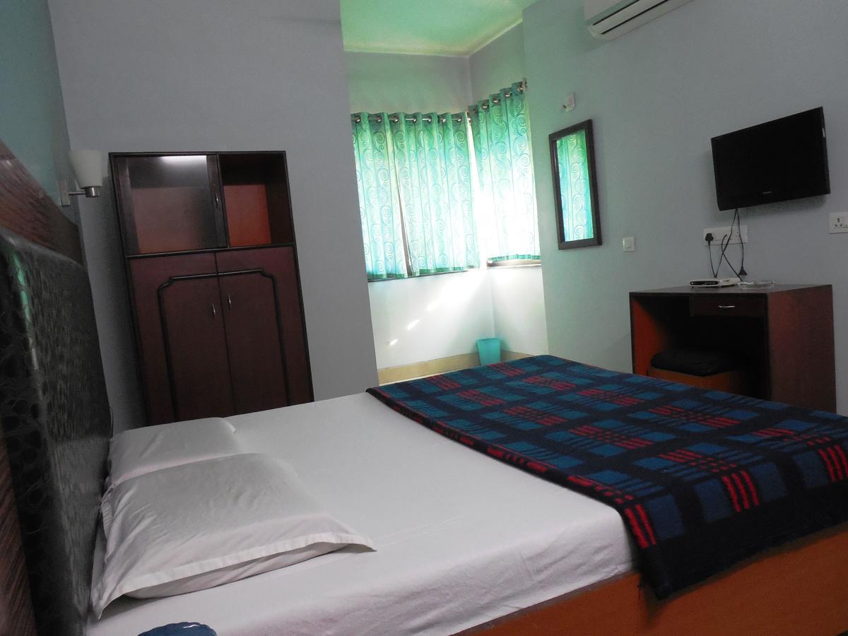 Hotel Silver Springs Ahmedabad Eksteriør bilde