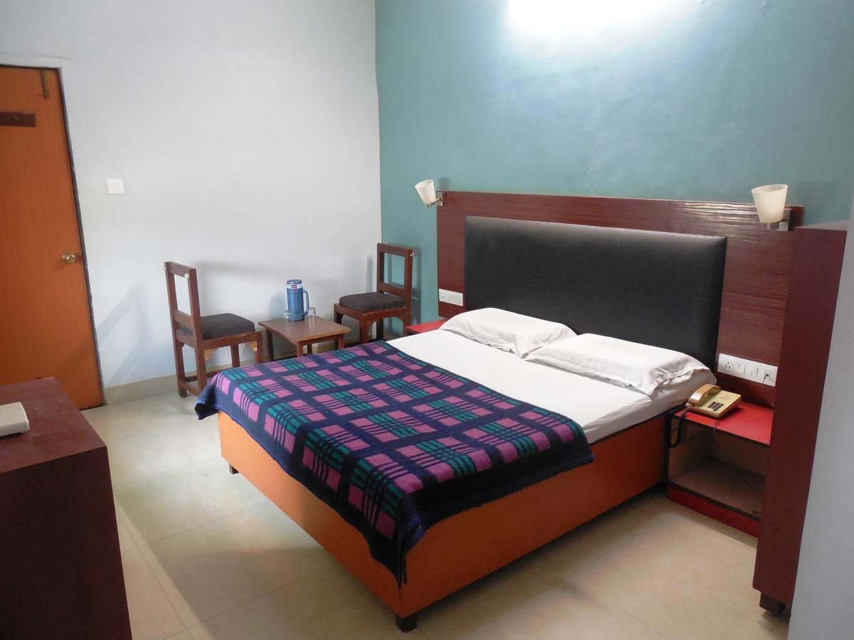 Hotel Silver Springs Ahmedabad Eksteriør bilde