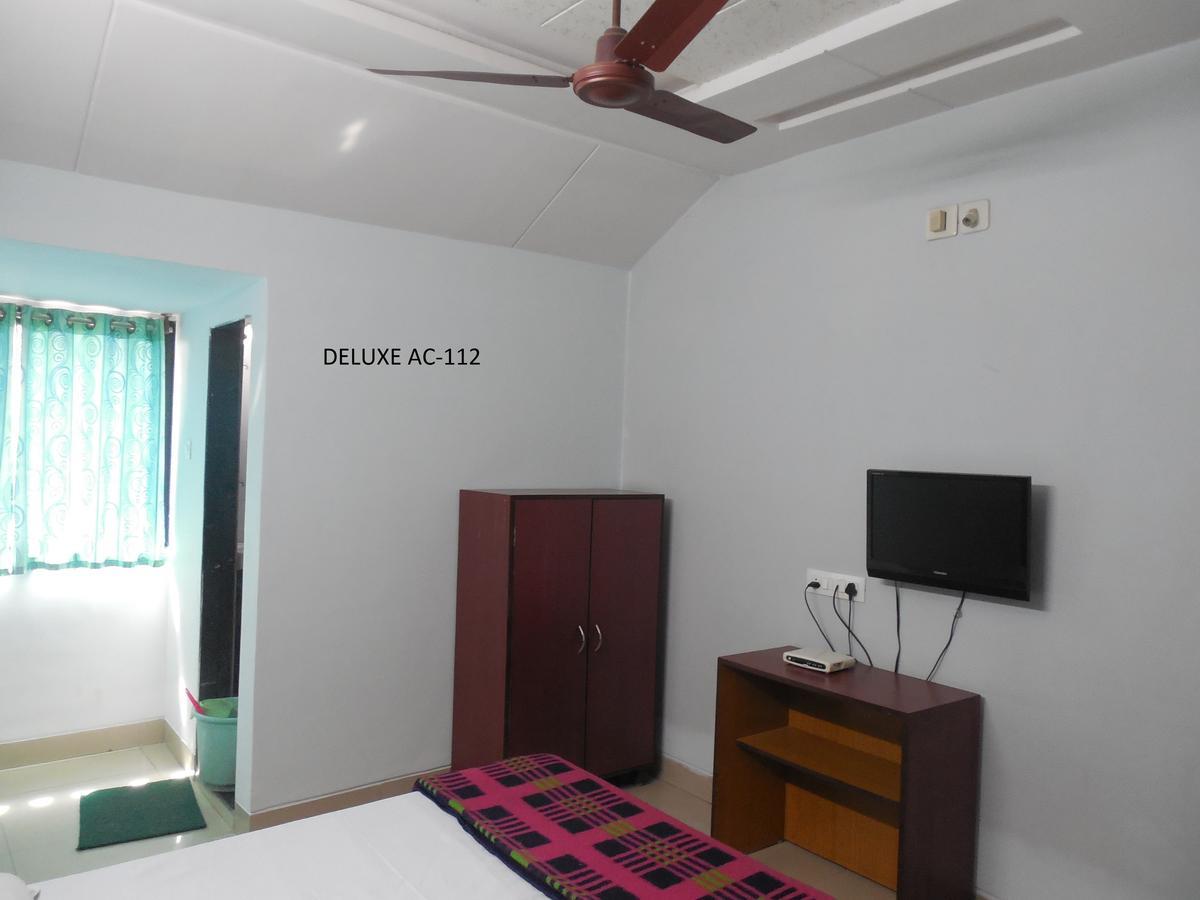 Hotel Silver Springs Ahmedabad Eksteriør bilde