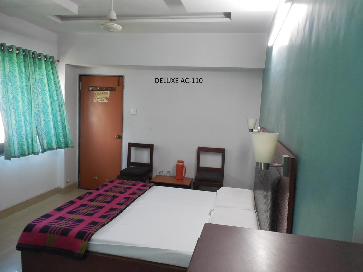 Hotel Silver Springs Ahmedabad Eksteriør bilde