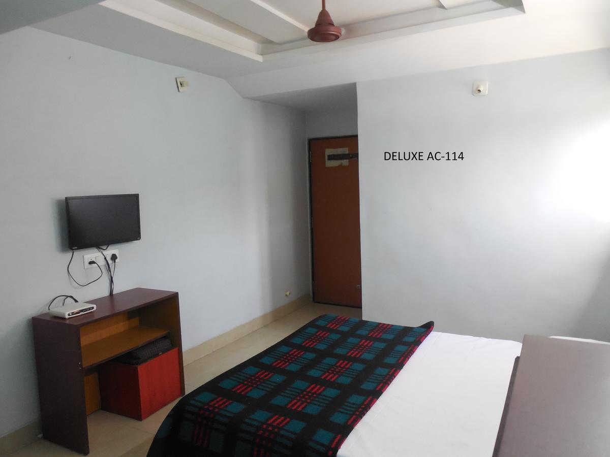 Hotel Silver Springs Ahmedabad Eksteriør bilde