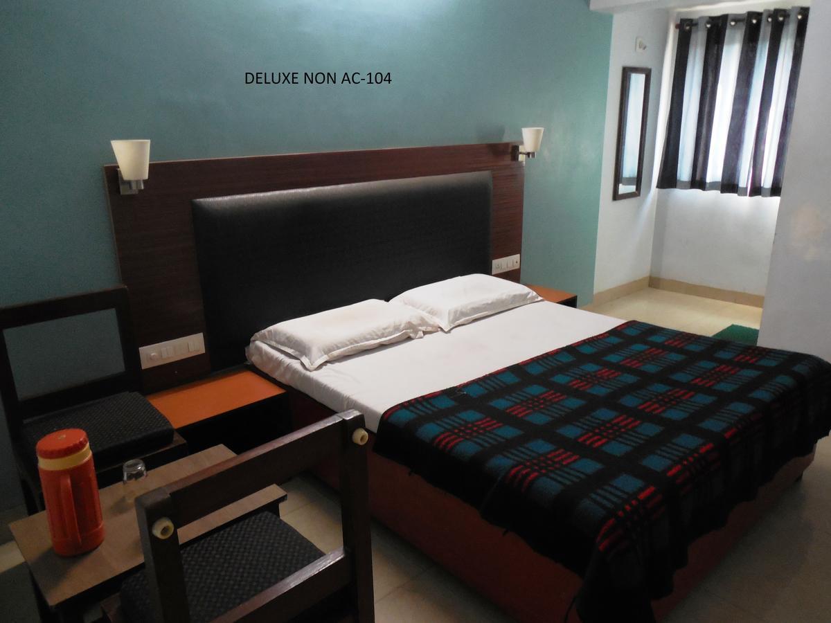 Hotel Silver Springs Ahmedabad Eksteriør bilde