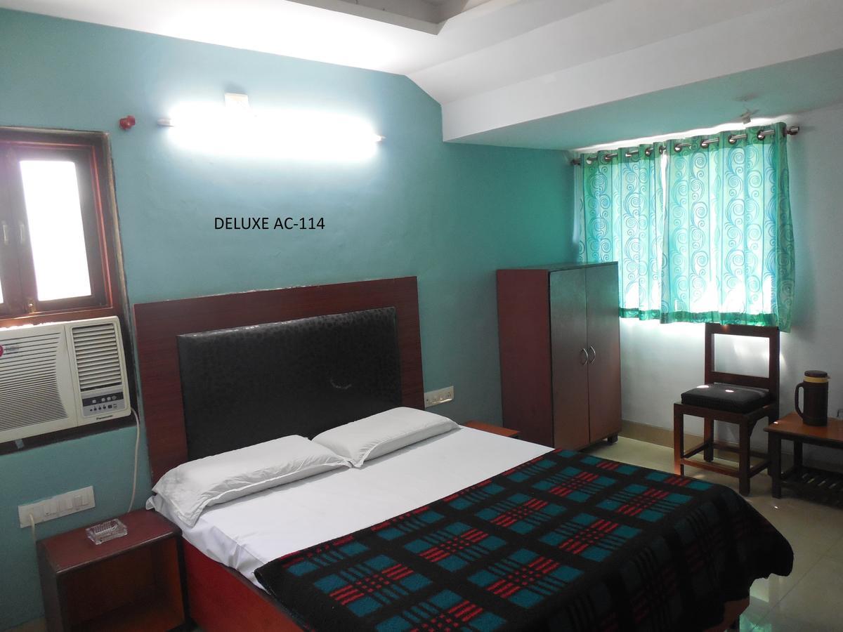 Hotel Silver Springs Ahmedabad Eksteriør bilde