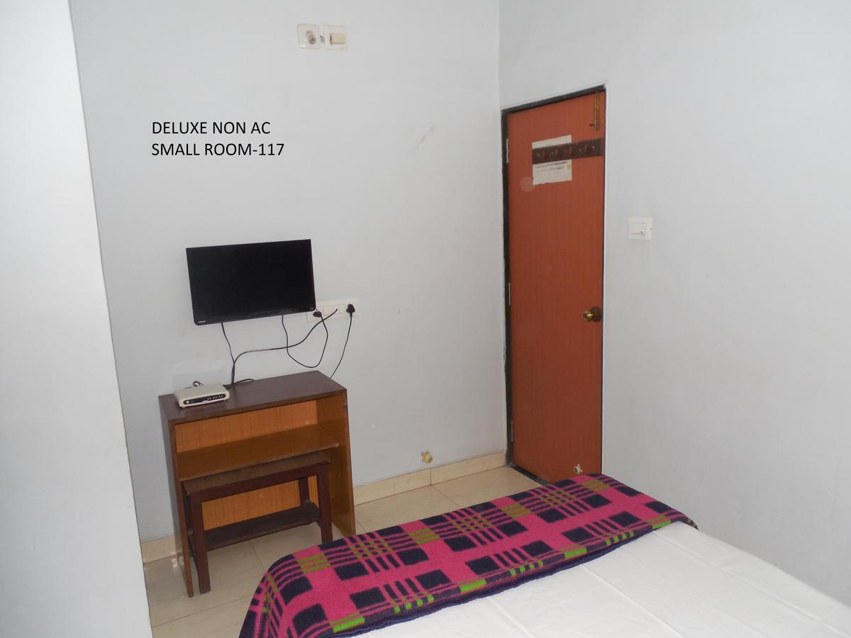 Hotel Silver Springs Ahmedabad Eksteriør bilde