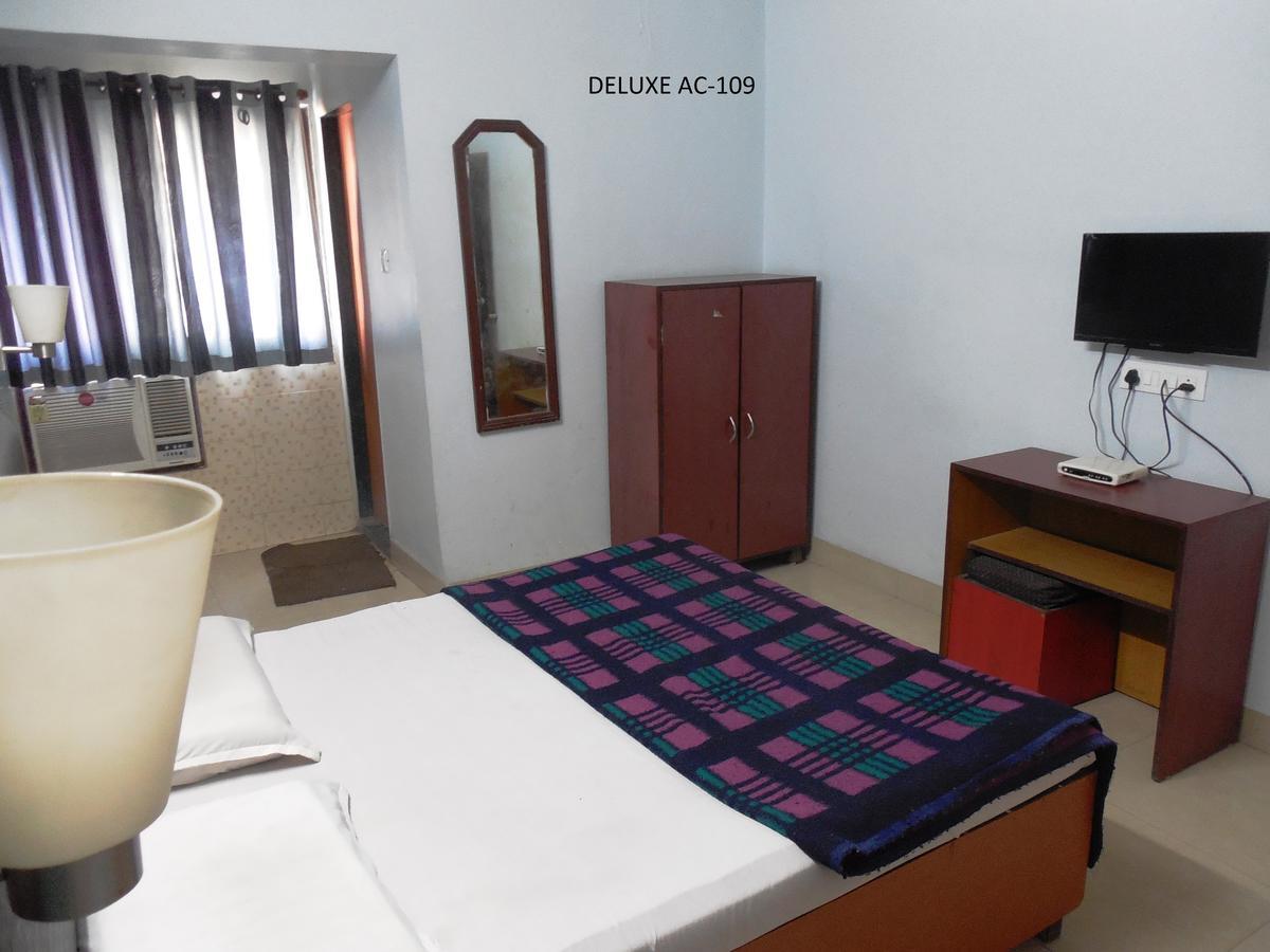 Hotel Silver Springs Ahmedabad Eksteriør bilde