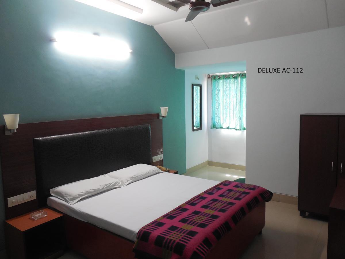 Hotel Silver Springs Ahmedabad Eksteriør bilde