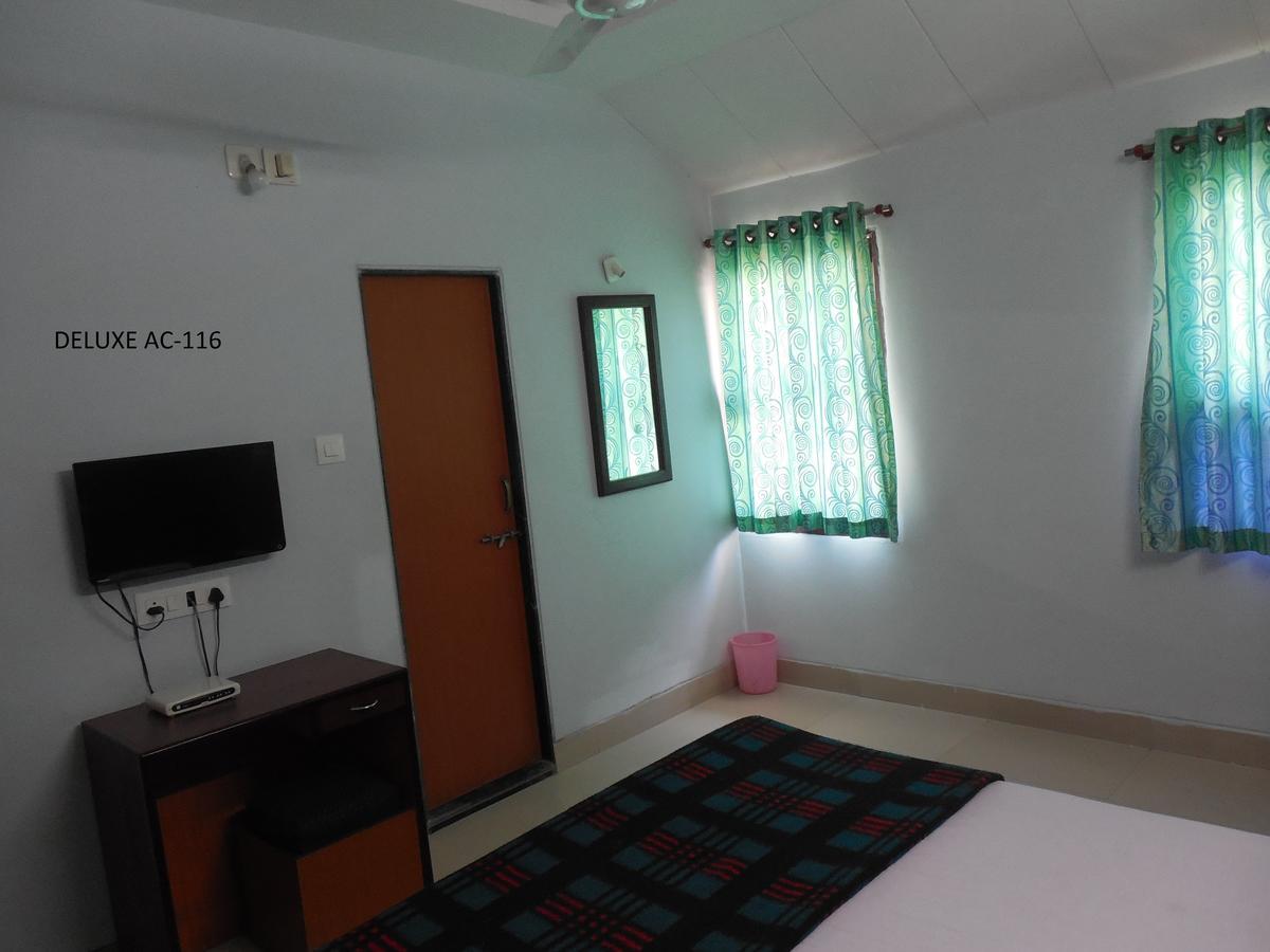 Hotel Silver Springs Ahmedabad Eksteriør bilde