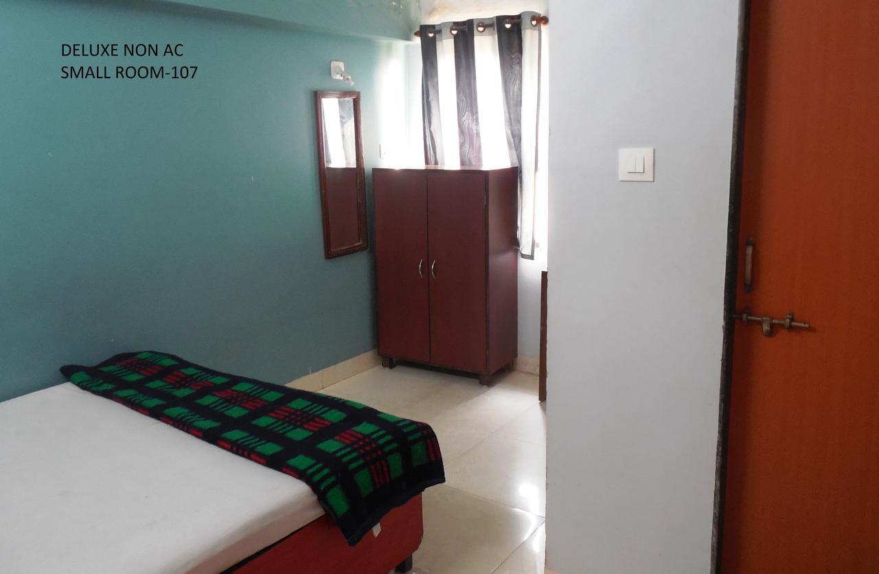 Hotel Silver Springs Ahmedabad Eksteriør bilde