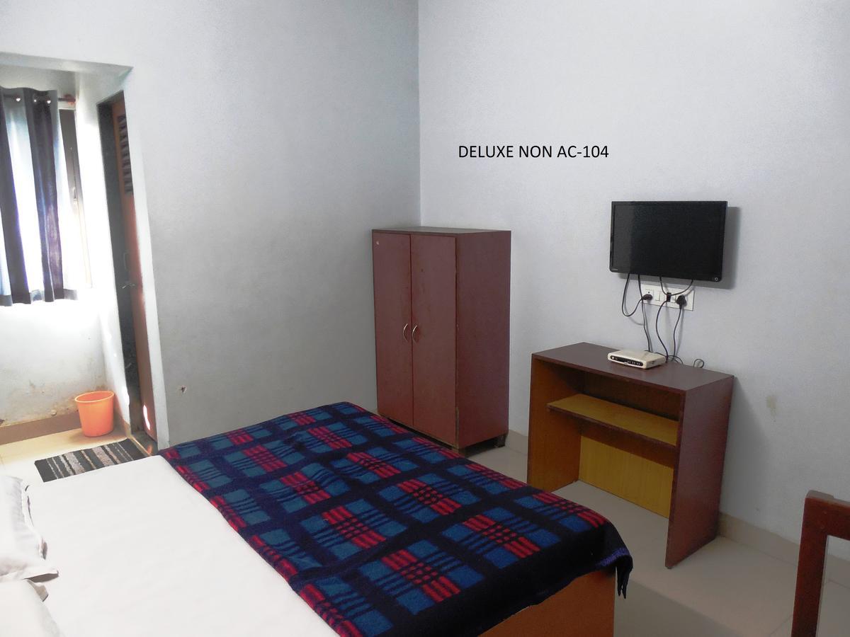 Hotel Silver Springs Ahmedabad Eksteriør bilde